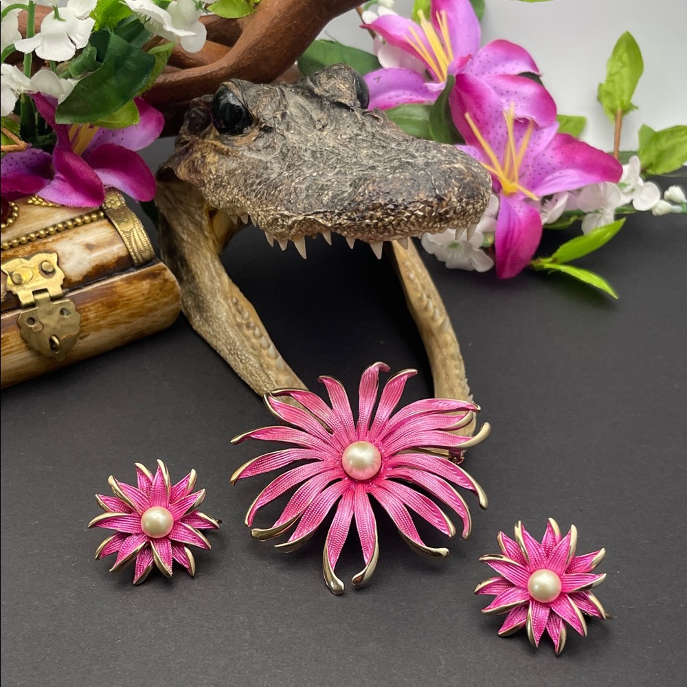 Kramer floral brooch and clip-on earring set vintage